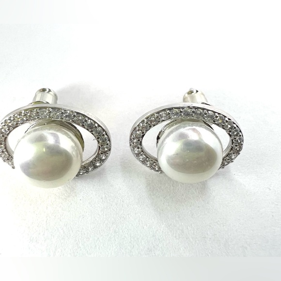 Pearl style Stud Earrings - Picture 4 of 6